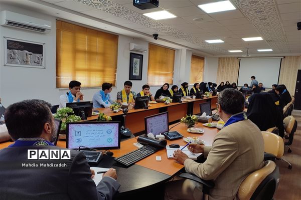 نشست و هم‌اندیشی خبرنگاران پانا و اعضای هیات رئیسه مجلس دانش‌آموزی