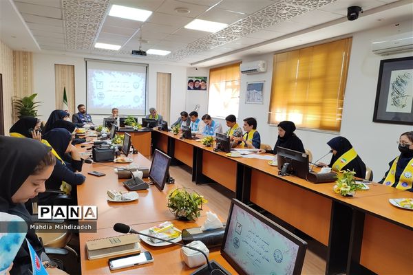 نشست و هم‌اندیشی خبرنگاران پانا و اعضای هیات رئیسه مجلس دانش‌آموزی