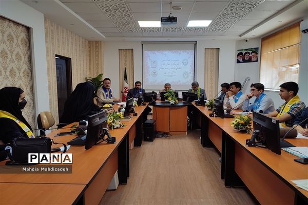 نشست و هم‌اندیشی خبرنگاران پانا و اعضای هیات رئیسه مجلس دانش‌آموزی