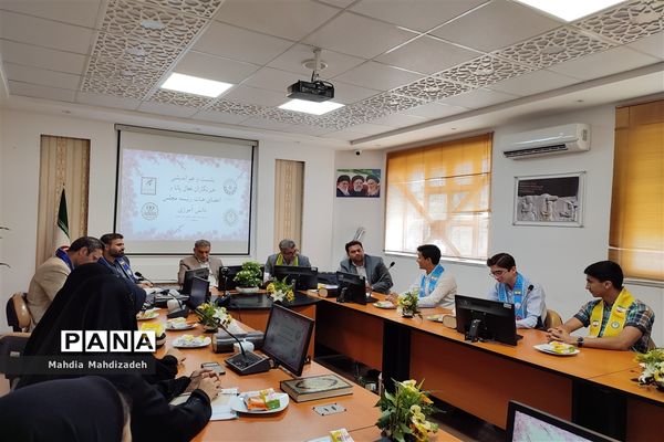 نشست و هم‌اندیشی خبرنگاران پانا و اعضای هیات رئیسه مجلس دانش‌آموزی