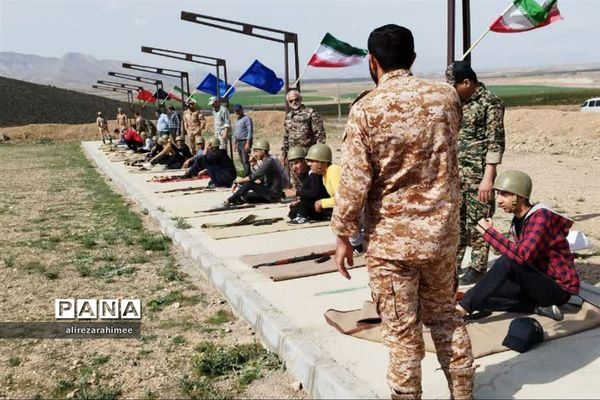 دوره عملی آمادگی دفاعی دانش‌آموزان متوسطه شهرستان فیروزکوه