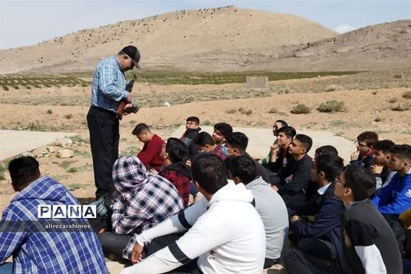 دوره عملی آمادگی دفاعی دانش‌آموزان متوسطه شهرستان فیروزکوه