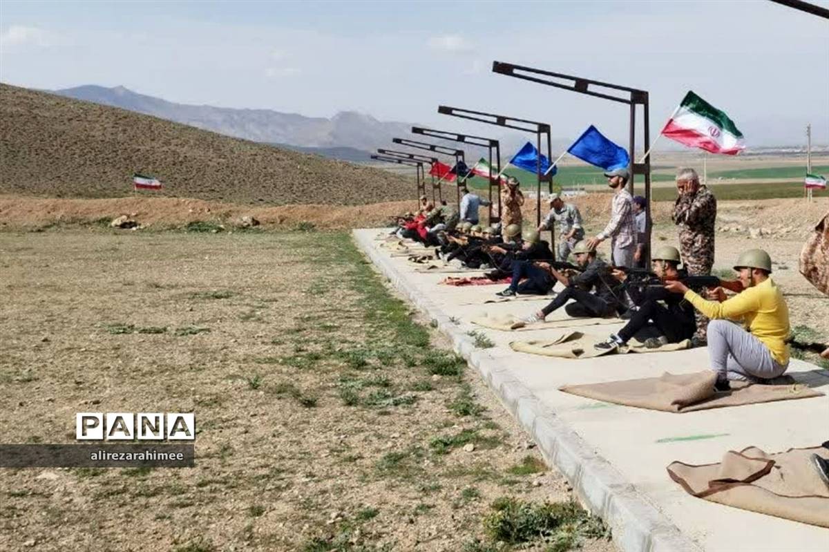 دوره عملی آمادگی دفاعی دانش‌آموزان متوسطه شهرستان فیروزکوه