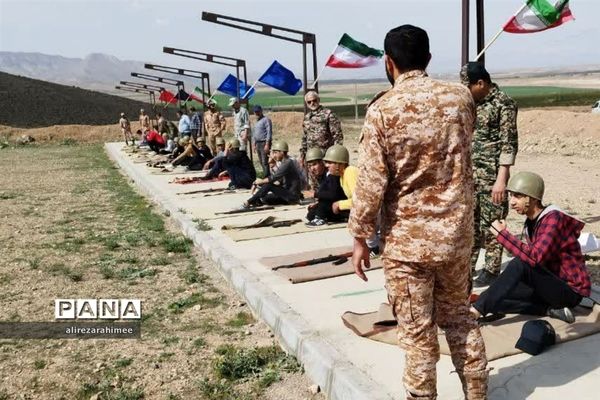 دوره عملی آمادگی دفاعی دانش‌آموزان متوسطه شهرستان فیروزکوه