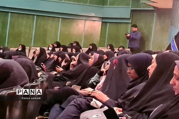 آیین اختتامیه یازدهمین دوره نمایشگاه‌های دانش آموزی مدرسه انقلاب شهر تهران