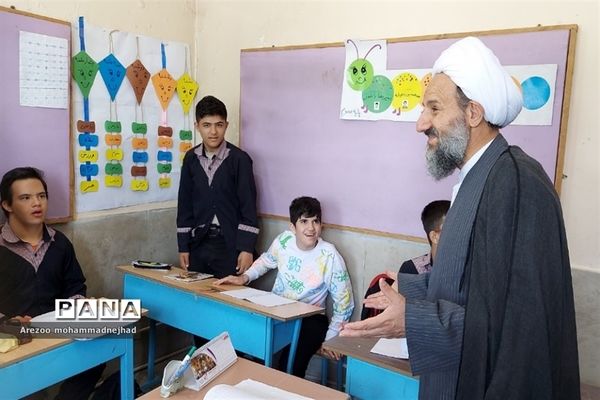 بازدید شورای آموزش و پرورش شهرستان قرچک از مدرسه استثنایی زنده یاد منصوری