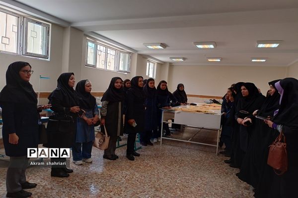 بازدید مشاوران مدارس ملارد از هنرستان کار دانش کبری زرگران