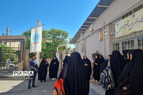 بازدید دانش‌آموزان دبیرستان حضرت خدیجه جعفرآباد قم از دانشگاه‌ها