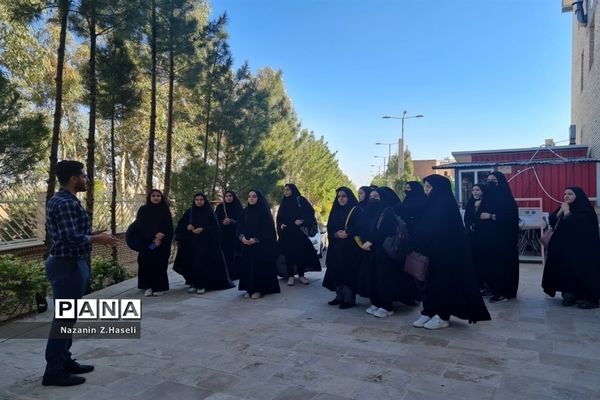 بازدید دانش‌آموزان دبیرستان حضرت خدیجه جعفرآباد قم از دانشگاه‌ها