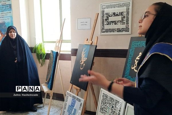 بازدید دانش‌آموزان دبیرستان عفت آهنگری از هنرستان ایثار در هفته گرامیداشت مشاغل