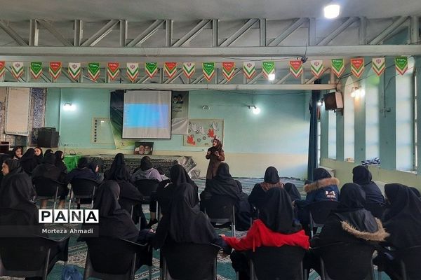 نمایشگاه هفته مشاغل و انتخاب رشته تحصیلی دانش‌آموزان متوسطه دوم مدارس ناحیه یک ری