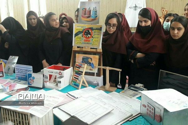 نمایشگاه هفته مشاغل و انتخاب رشته تحصیلی دانش‌آموزان متوسطه دوم مدارس ناحیه یک ری