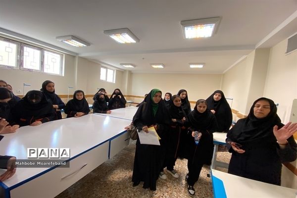 بازدید دانش‌‌‌آموزان مدرسه مهلا ملارد از هنرستان کبری زرگران به‌مناسبت هفته مشاغل