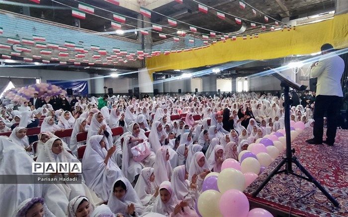 جشنی به رنگ نور و شادی، با حضور پرشور بیش از ۲۰۰۰ دانش‌آموز دختر در شهریار/فیلم
