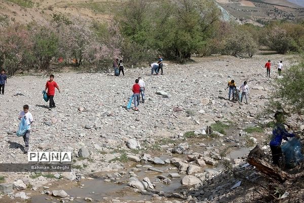 پویش مردمی بی زباله در حاشیه رودخانه جاجرود