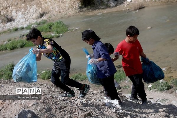 پویش مردمی بی زباله در حاشیه رودخانه جاجرود