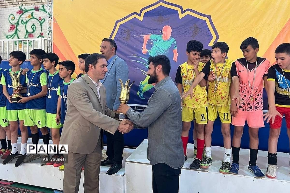 اختتامیه مسابقات ورزشی دانش‌آموزان و فرهنگیان ناحیه دو بهارستان