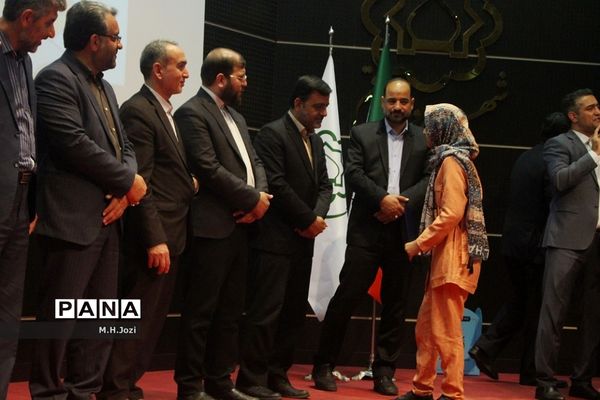 مراسم تجلیل از همیاران بازیافت قم