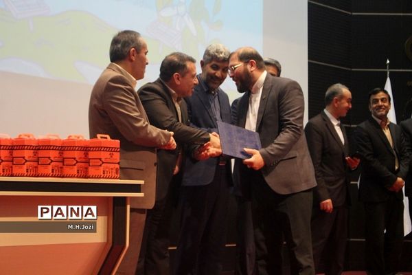 مراسم تجلیل از همیاران بازیافت قم