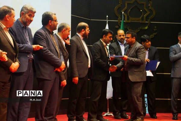 مراسم تجلیل از همیاران بازیافت قم