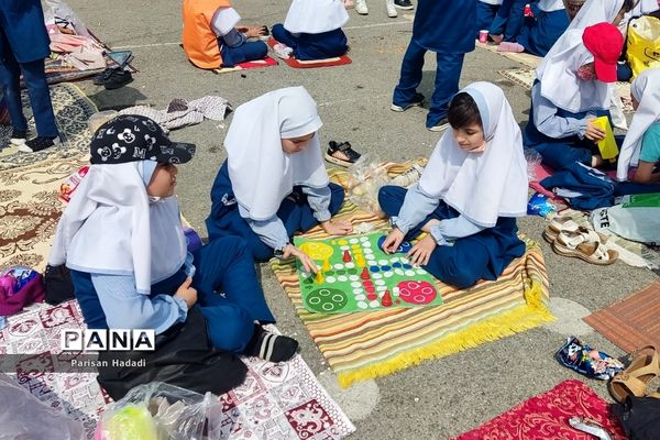 برگزاری اردوی شاد درون مدرسه‌ای دبستان دانا برای دانش آموزان و معلمان