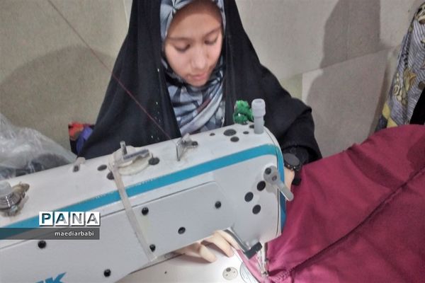 برگزاری کارگاه‌های خیاطی بانوان در قلعه خواجه بمناسبت هفته مشاغل