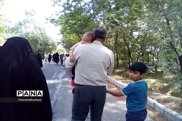 برگزاری همایش پیاده‌روی خانوادگی در خلیل‌آباد