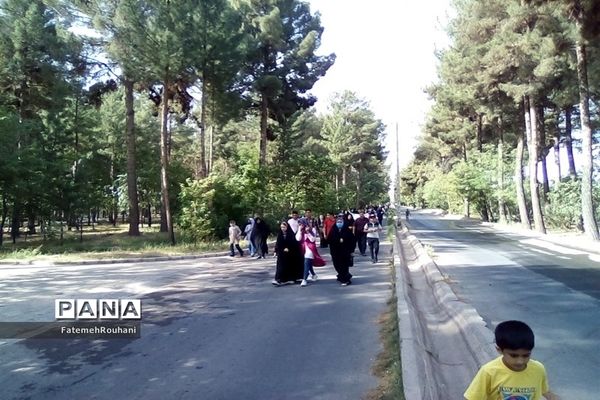 برگزاری همایش پیاده‌روی خانوادگی در خلیل‌آباد