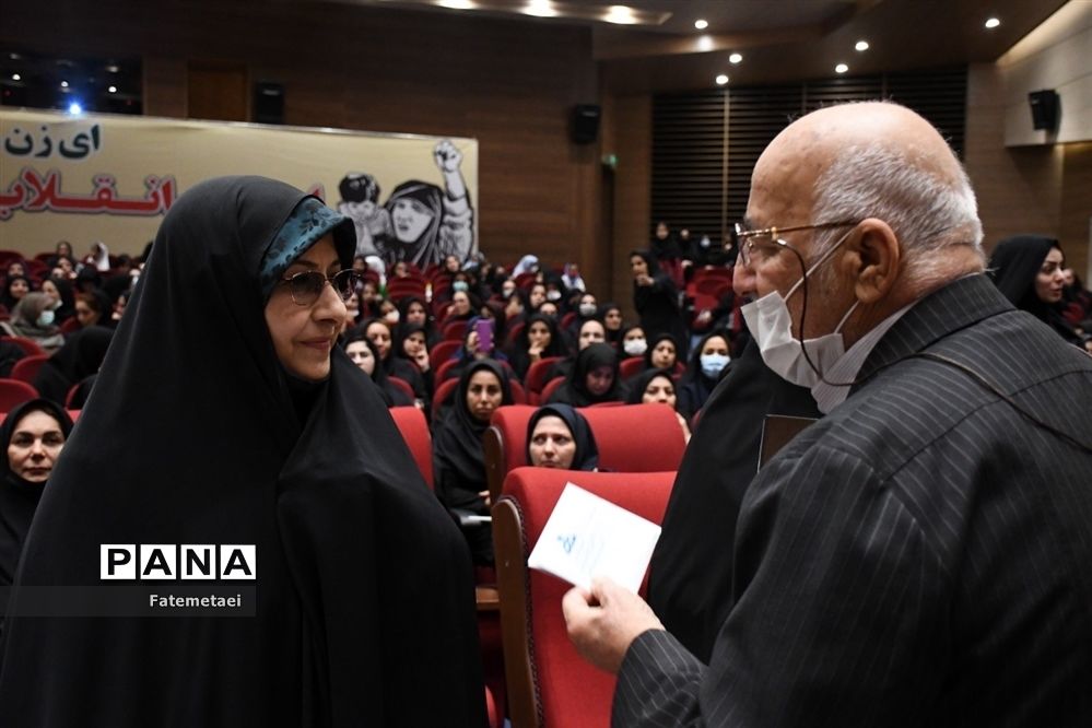 نشست صمیمی انسیه خزعلی معاون رئیس  جمهوری در امور زنان و خانواده با بانوان صنعت نفت خوزستان