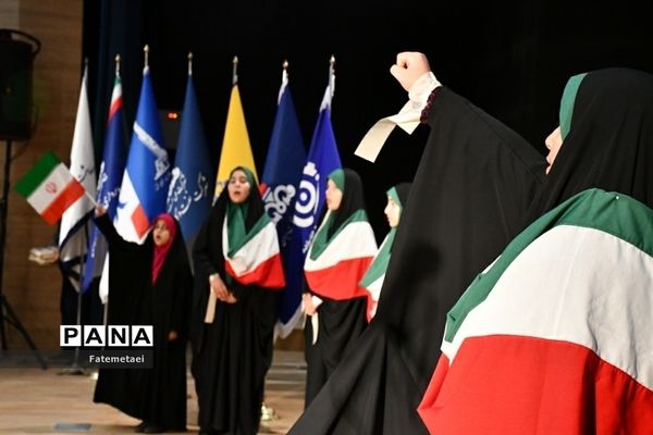 نشست صمیمی انسیه خزعلی معاون رئیس  جمهوری در امور زنان و خانواده با بانوان صنعت نفت خوزستان