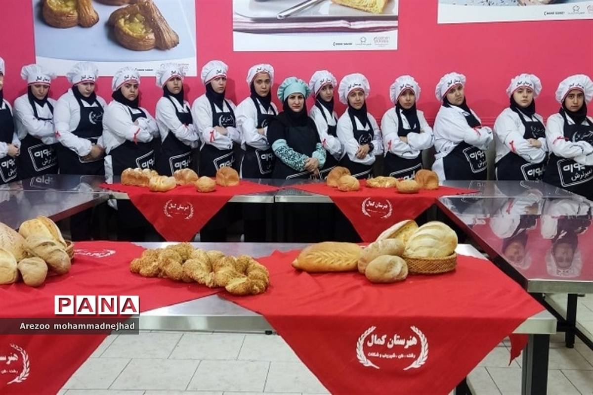 کارگاه رشته نان، شیرینی و شکلات در هنرستان کمال شهرستان قرچک