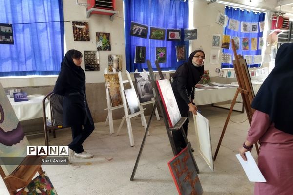 آماده‌سازی نمایشگاه هنرستان شهید محسن کامیاب آموزش و پرورش ناحیه یک شیراز