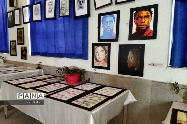 آماده‌سازی نمایشگاه هنرستان شهید محسن کامیاب آموزش و پرورش ناحیه یک شیراز