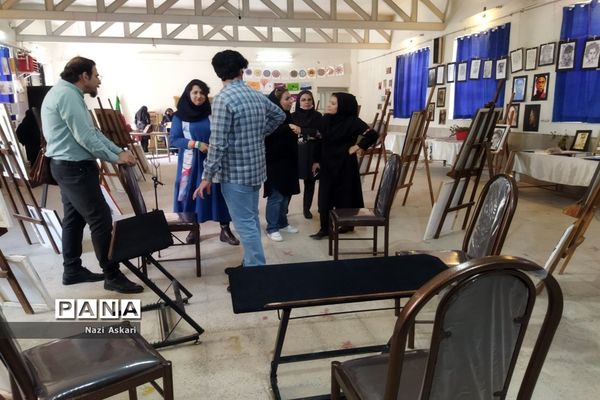 آماده‌سازی نمایشگاه هنرستان شهید محسن کامیاب آموزش و پرورش ناحیه یک شیراز