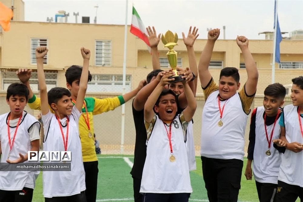 جشنواره مینی‌فوتبال دانش‌آموزان ابرکوهی