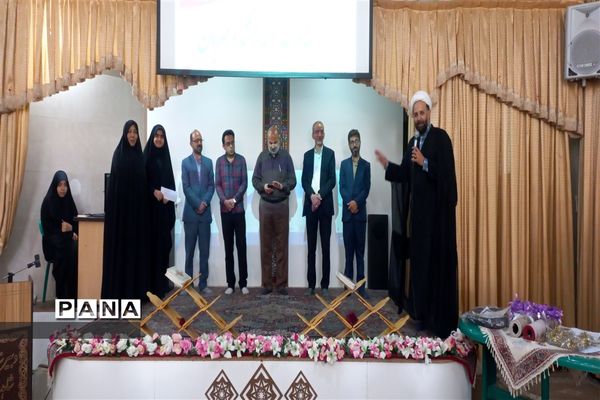 تقدیرازمعلمان و دانش‌آموزان برگزیده حافظ قرآن در اصفهان