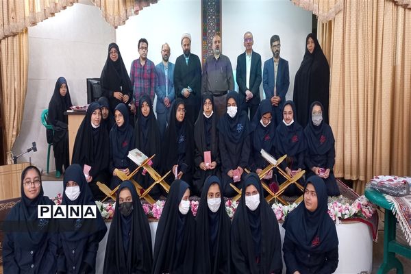 تقدیرازمعلمان و دانش‌آموزان برگزیده حافظ قرآن در اصفهان