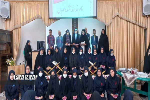 تقدیرازمعلمان و دانش‌آموزان برگزیده حافظ قرآن در اصفهان