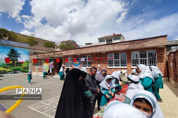 بازارچه مواد غذایی و صنایع‌دستی و دست‌سازه‌های دانش‌‌آموزان در مدرسه مهرنوین فیروزکوه