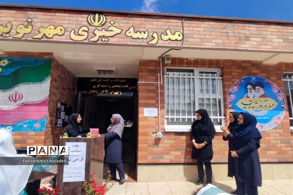 بازارچه مواد غذایی و صنایع‌دستی و دست‌سازه‌های دانش‌‌آموزان در مدرسه مهرنوین فیروزکوه