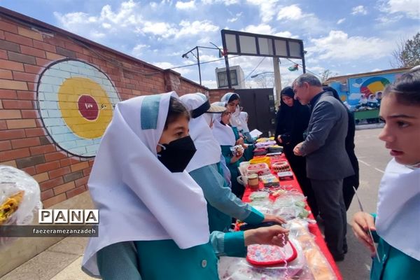 بازارچه مواد غذایی و صنایع‌دستی و دست‌سازه‌های دانش‌‌آموزان در مدرسه مهرنوین فیروزکوه