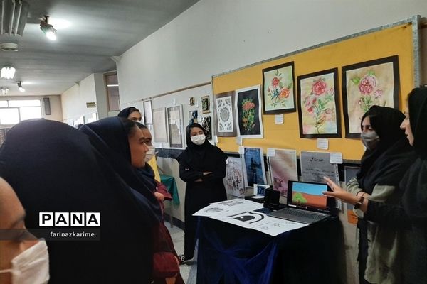 بازدید دانش‌آموزان پایه نهم دبیرستان سردار سلیمانی از نمایشگاه صنایع‌دستی دانش‌آموزان دبیرستان بلیغ فیروزکوه