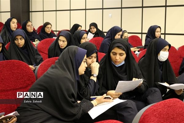 جلسه توجیهی نخستین دوره مسابقات مناظره دانش‌آموزی استان مرکزی