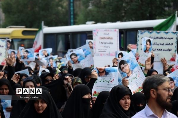تشییع پیکر شهید غیرت بر دستان مردم مشهد