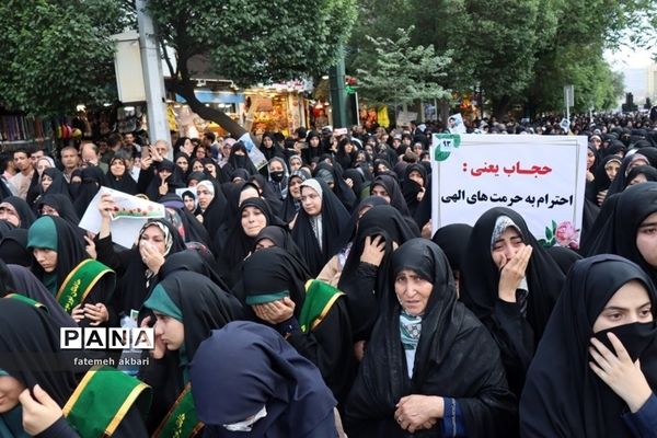 تشییع پیکر شهید غیرت بر دستان مردم مشهد