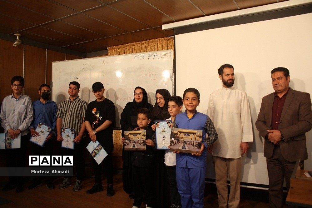 تقدیر از برگزیدگان جشنواره نوجوان سالم در اداره آموزش و پرورش ناحیه یک شهرری