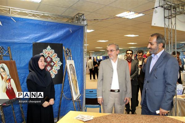 بازدید معاون پرورشی و فرهنگی شهر تهران از نمایشگاه هفتگی مشاغل