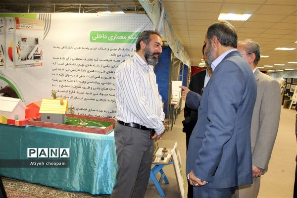 بازدید معاون پرورشی و فرهنگی شهر تهران از نمایشگاه هفتگی مشاغل