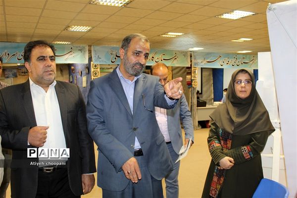 بازدید معاون پرورشی و فرهنگی شهر تهران از نمایشگاه هفتگی مشاغل
