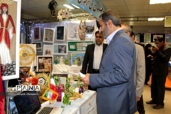 بازدید معاون پرورشی و فرهنگی شهر تهران از نمایشگاه هفتگی مشاغل